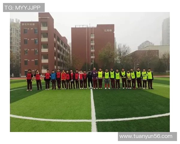 九十年代足球明星合影回顾:那些年我们一起追逐的绿茵梦想与激情 九十年代足球明星合影回顾:那些年我们一起追逐的绿茵梦想与激情